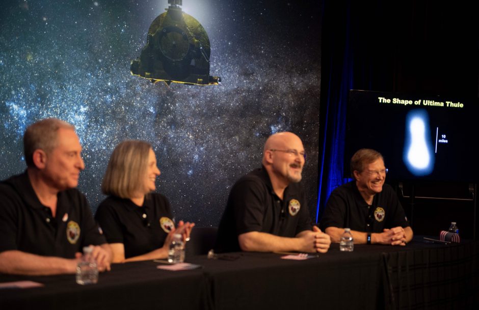 Istorinis NASA zondo praskriejimas pro tolimą šaltą pasaulėlį pavyko