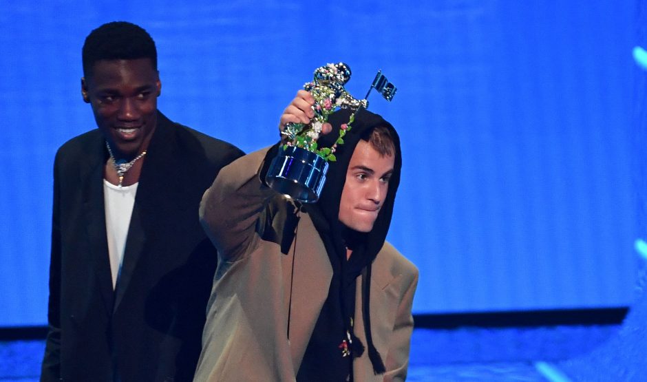 Žvaigždėmis žibėjusioje MTV VMA ceremonijoje triumfavo Lil Nas X, J. Bieberis