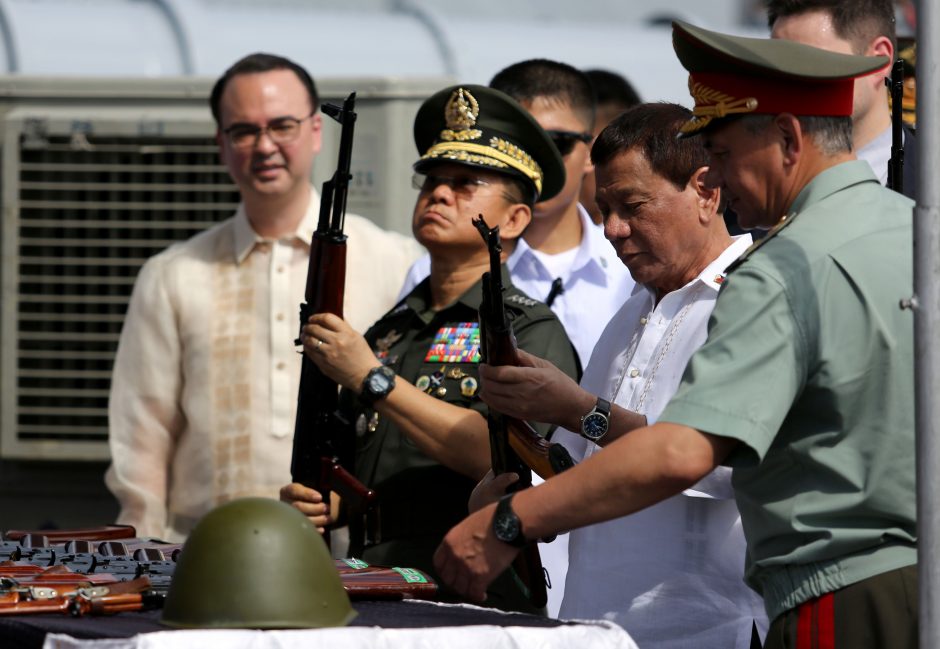 Filipinų prezidentas R. Duterte priėmė iš Rusijos atplukdytus ginklus