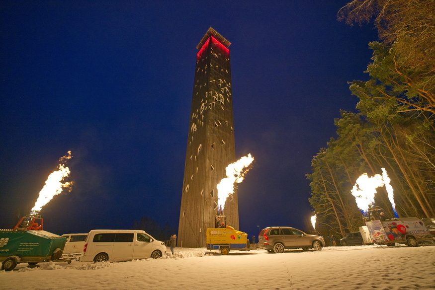 Birštone sužibo Kalėdų eglė ir apžvalgos bokšto viršūnė
