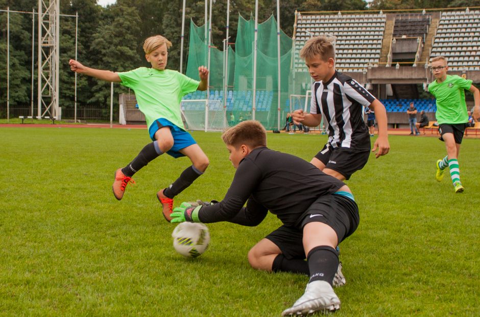 Istoriniame Kauno stadione futbolą žaidė šimtai vaikų 