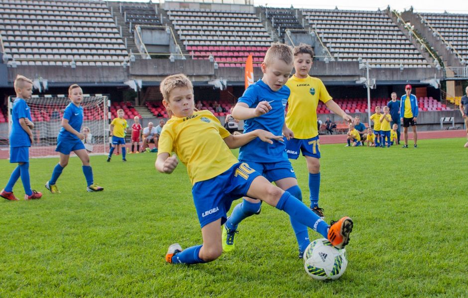 Istoriniame Kauno stadione futbolą žaidė šimtai vaikų 