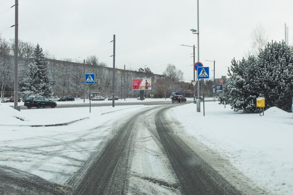 Nepatogumai dėl snygio Kaune: gali vėluoti viešasis transportas