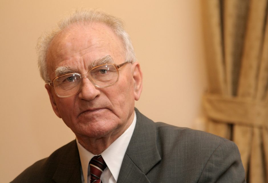 Mirė buvęs Vilniaus pedagoginio instituto rektorius, istorikas J. Aničas