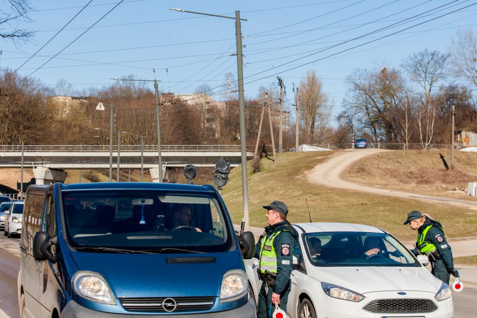 Neblaivūs prie vairo – ir užsieniečiai, ir krepšinio sirgaliai