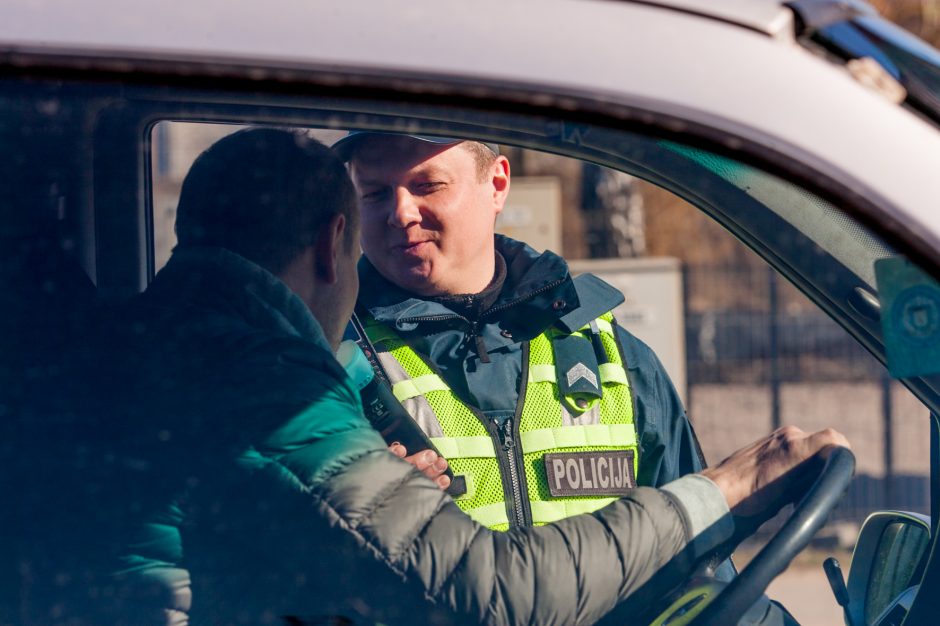 Neblaivūs prie vairo – ir užsieniečiai, ir krepšinio sirgaliai