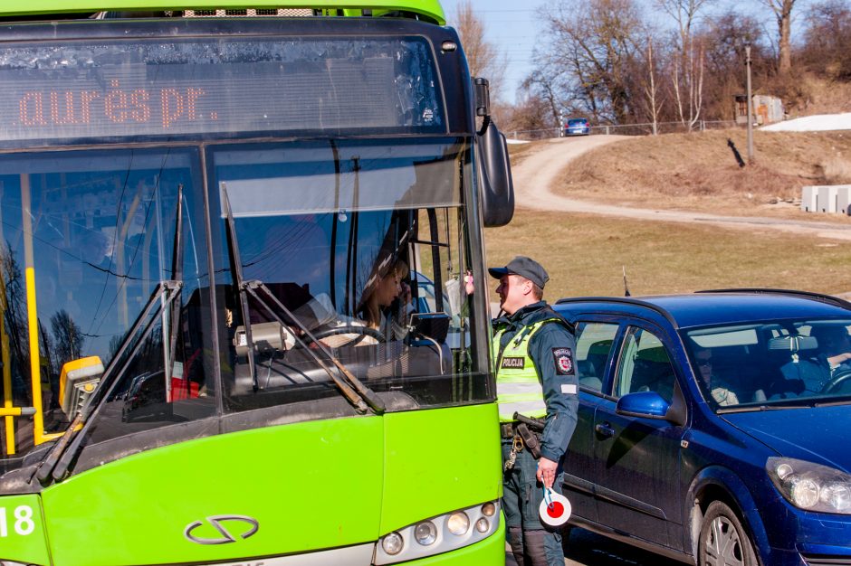 Neblaivūs prie vairo – ir užsieniečiai, ir krepšinio sirgaliai