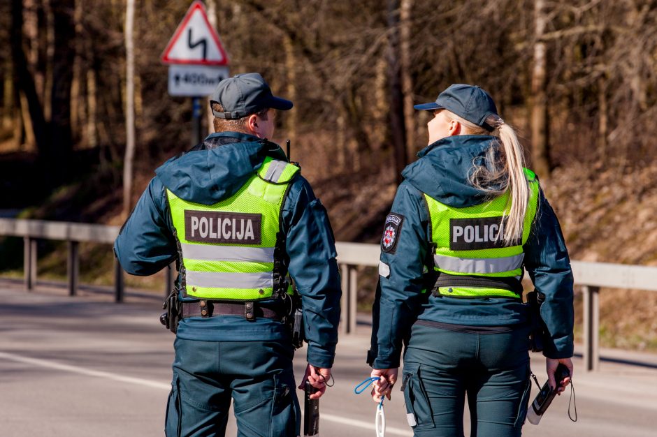 Neblaivūs prie vairo – ir užsieniečiai, ir krepšinio sirgaliai