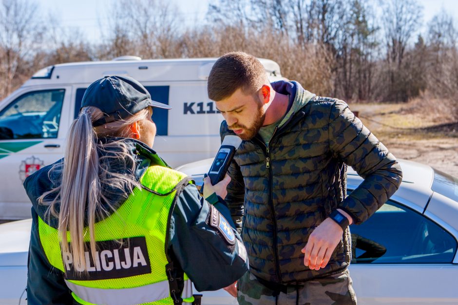 Neblaivūs prie vairo – ir užsieniečiai, ir krepšinio sirgaliai