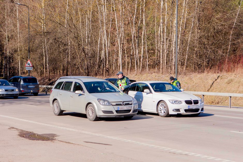 Neblaivūs prie vairo – ir užsieniečiai, ir krepšinio sirgaliai