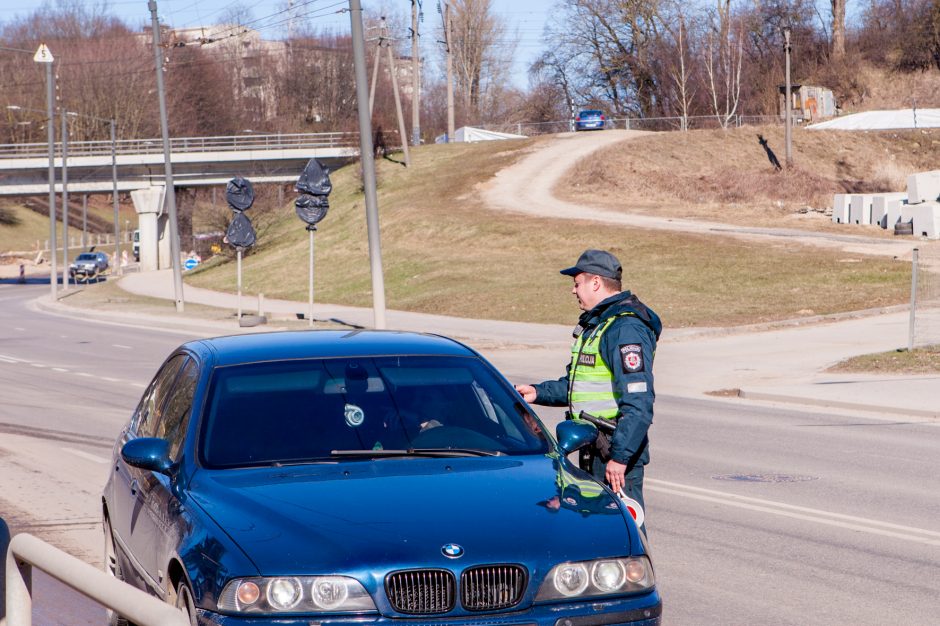 Neblaivūs prie vairo – ir užsieniečiai, ir krepšinio sirgaliai