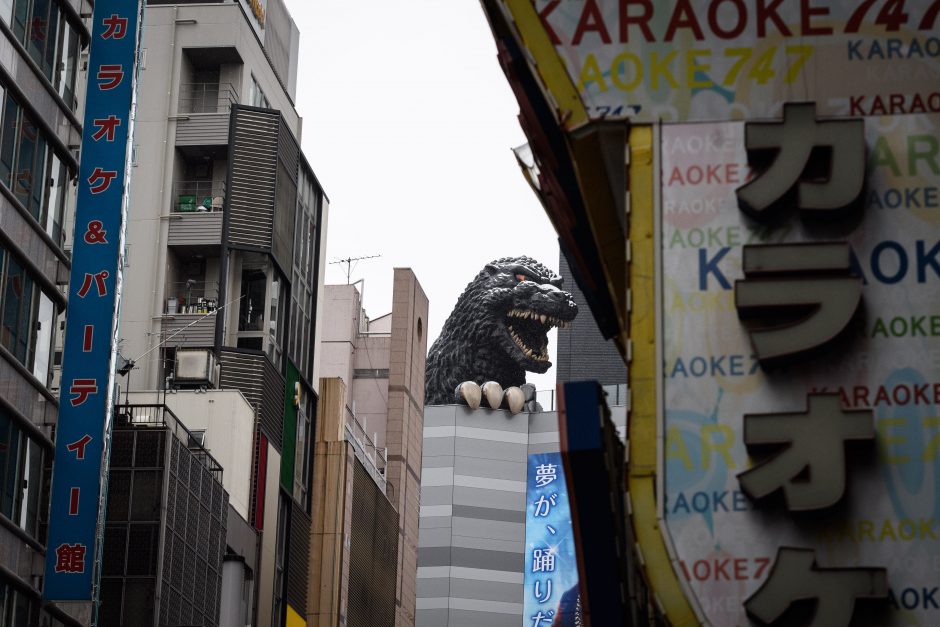 Tokijo centre atidengtas paminklas legendiniam monstrui Godzillai