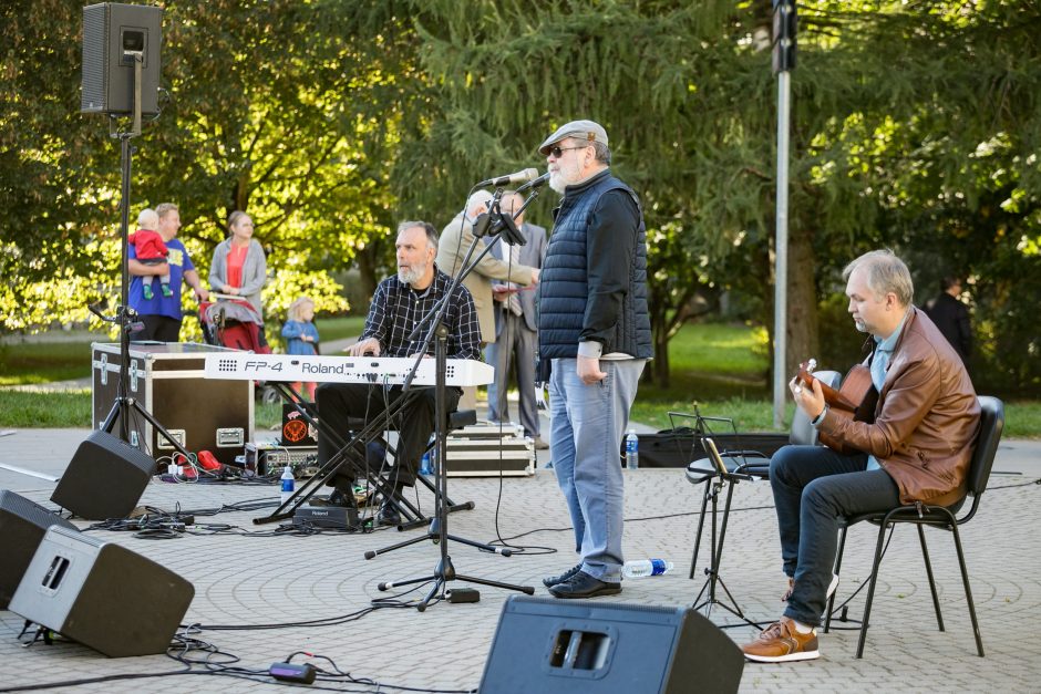 Vilniuje atidaryta poeto S. Gedos vardo alėja