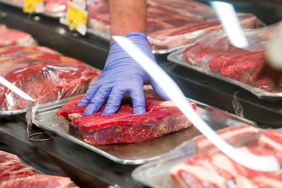 Mokslininkai ragina sveikatos problemas spręsti vartojant mažiau mėsos