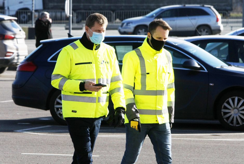 Grįžusius keltu į Klaipėdą pasitiko ginkluota palyda