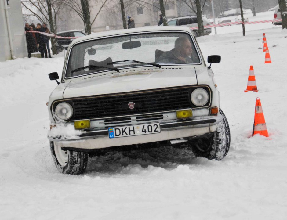 Automobilių sporto veteranai vėl varžysis slalomo aikštelėse Kaune