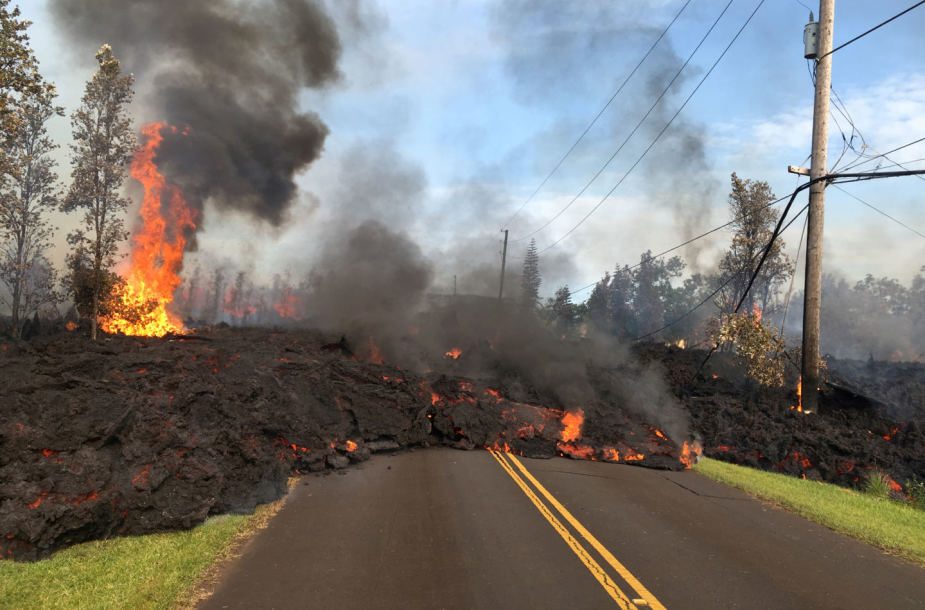 Havajuose tęsiantis ugnikalnio išsiveržimui atsivėrė naujų plyšių