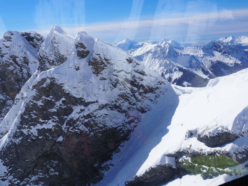 Prancūzijos Alpėse užsimušė trys nuo kalno nukritę alpinistai