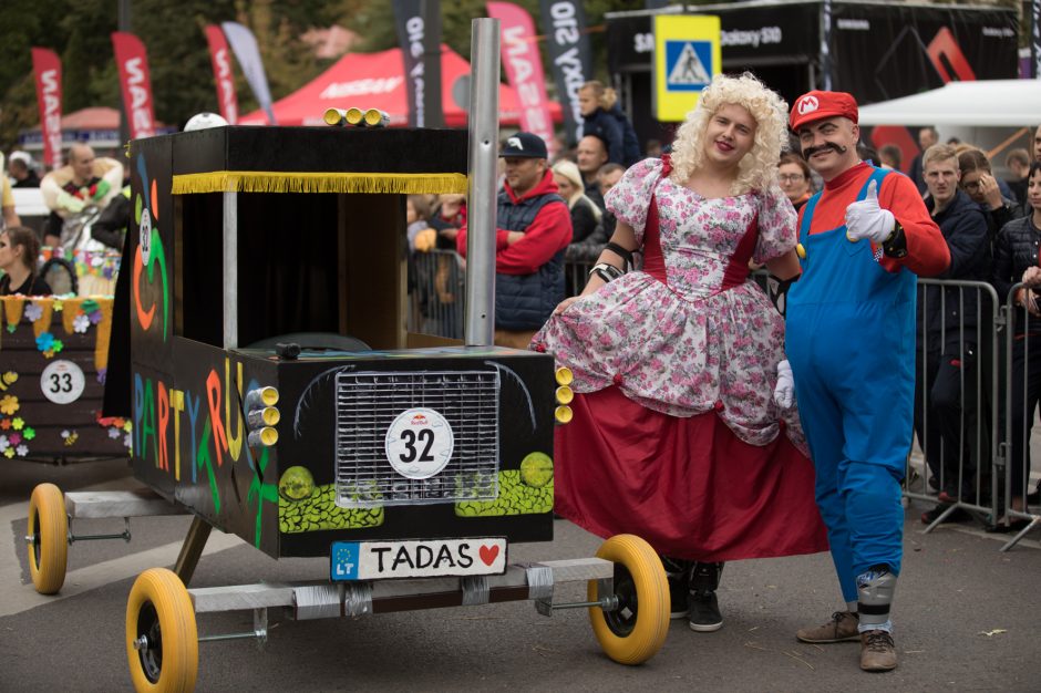 Kauną drebino smagiosios „Red Bull muilinių lenktynės“: išvyskite nutrūktgalvius