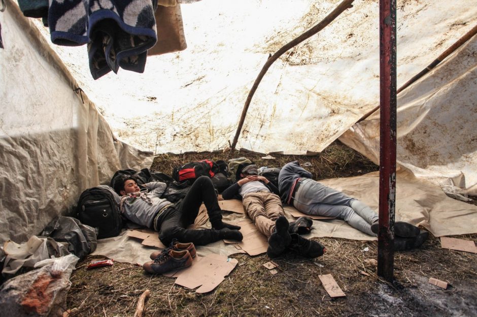 ES smerkia migrantų gyvenimo sąlygas Bosnijoje