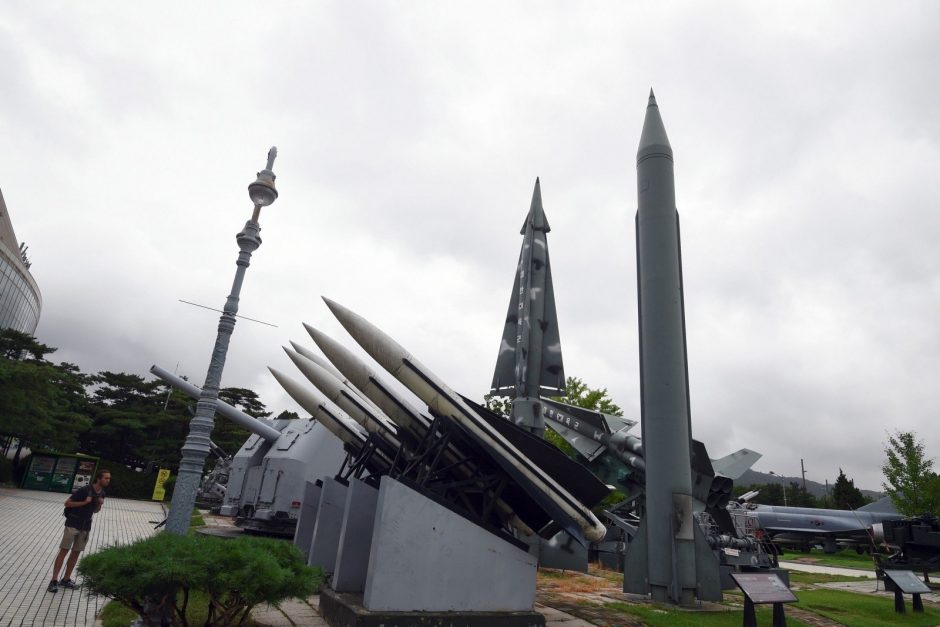 Seulas paskelbė: Šiaurės Korėjos branduolinį arsenalą sudaro 20–60 užtaisų