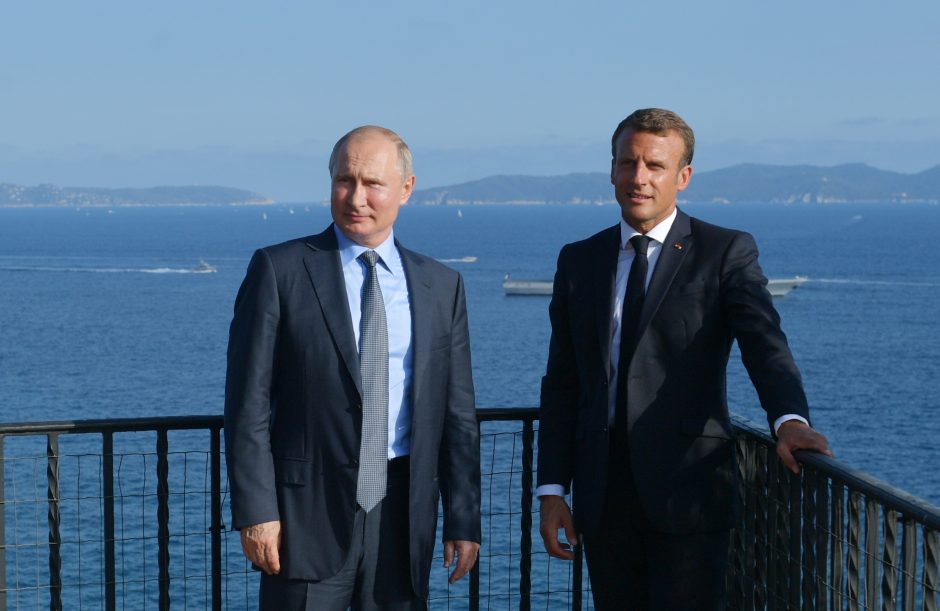 E. Macronas ir V. Putinas mato galimybę taikai Ukrainoje, bet nesutaria dėl Sirijos
