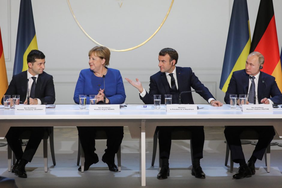 Paryžiuje V. Zelenskis ir V. Putinas susitarė dėl ugnies nutraukimo Rytų Ukrainoje