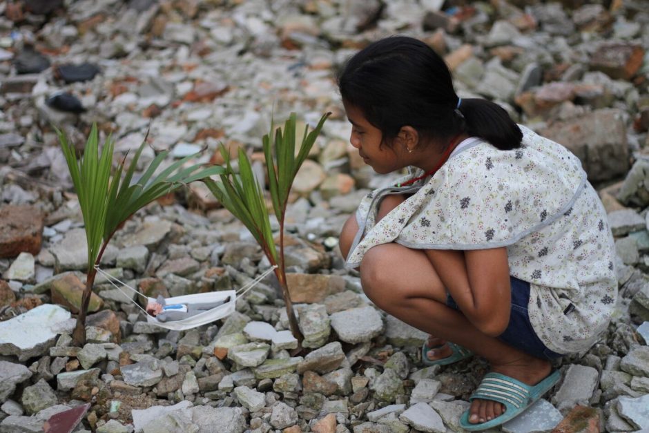 Gatvės meno aidas iš Indonezijos miškų