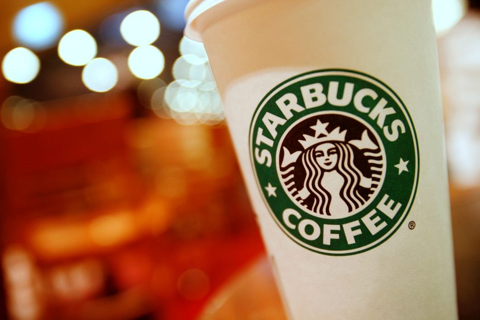 JAV moteris iškėlė 5 mln. dolerių bylą „Starbucks“ už ledukus gėrimuose