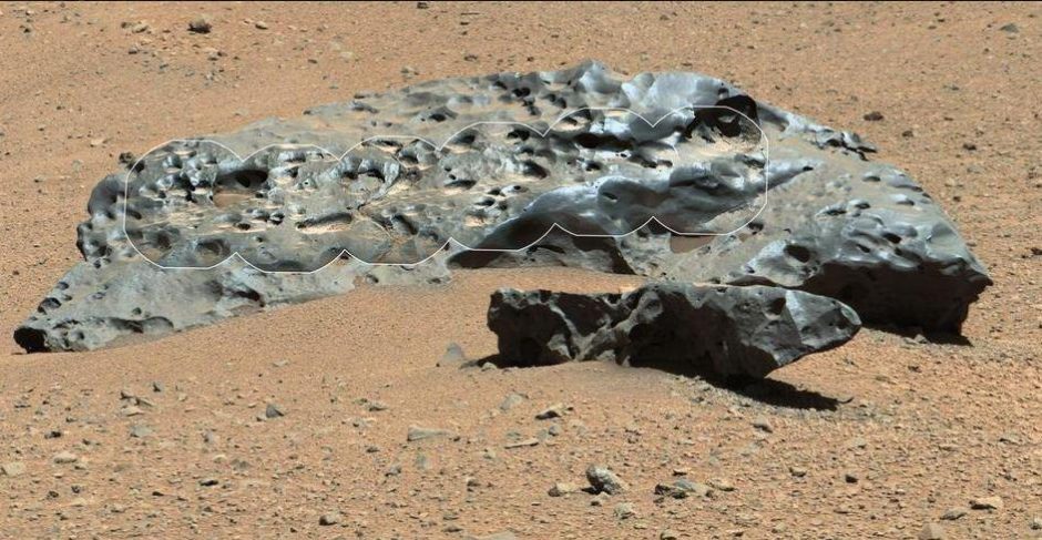 Marse – didžiulis geležinis „Curiosity“ radinys su keistomis kampuotomis angomis