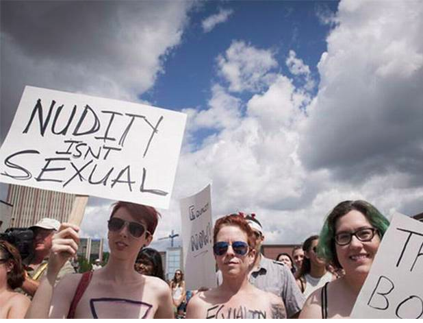 Kanadoje protestas: moterys turi teisę būti nuogomis krūtimis viešumoje