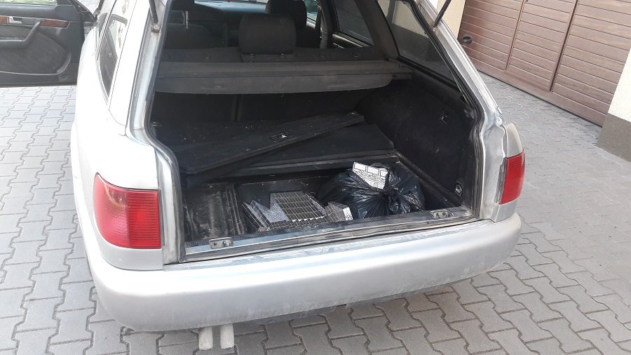 Vietoj „Audi“ atsarginio rato – kontrabandiniai rūkalai
