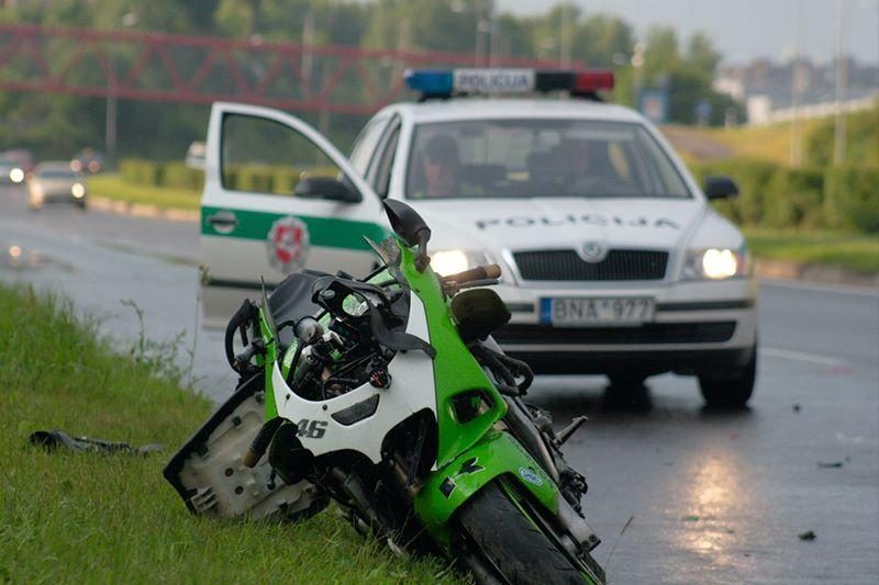 Vidury baltos dienos pareigūnams įkliuvo girtas motociklo vairuotojas