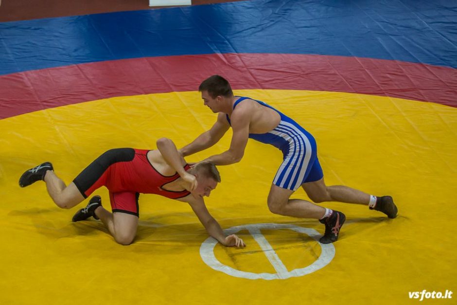Trys lietuviai triumfavo jaunimo imtynių turnyre