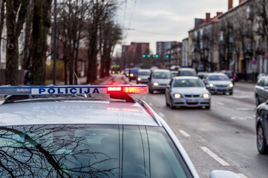 Pėsčiųjų kelionę neleistinose gatvių vietose stabdė pareigūnai