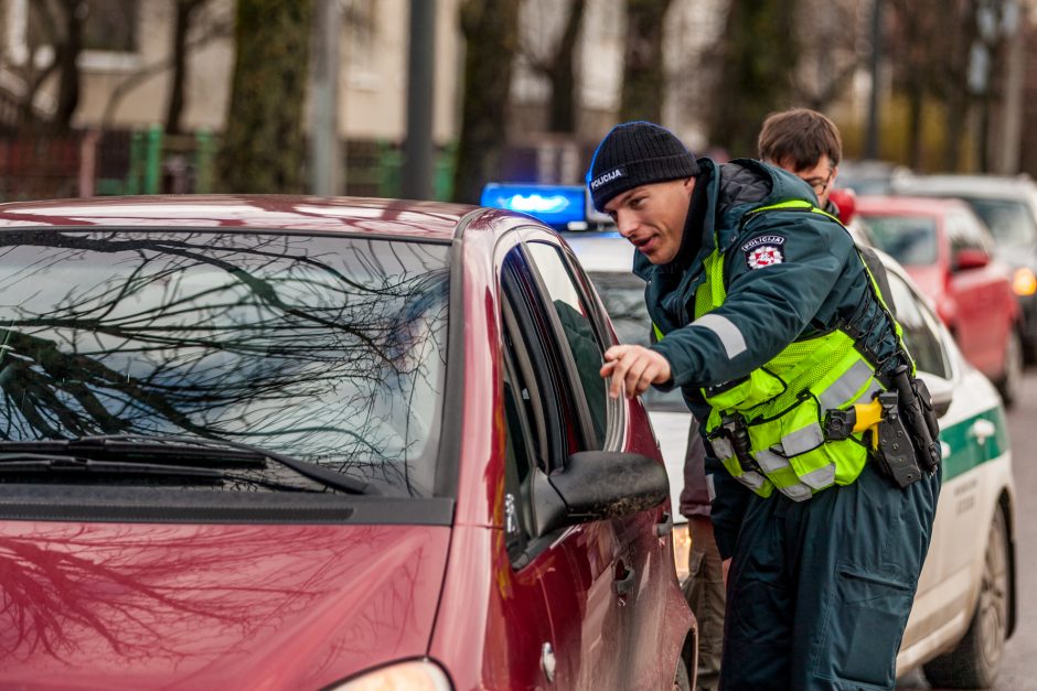 Reidas: „aklųjų“ sankryža kas 15 minučių kertama per draudžiamą šviesoforo signalą