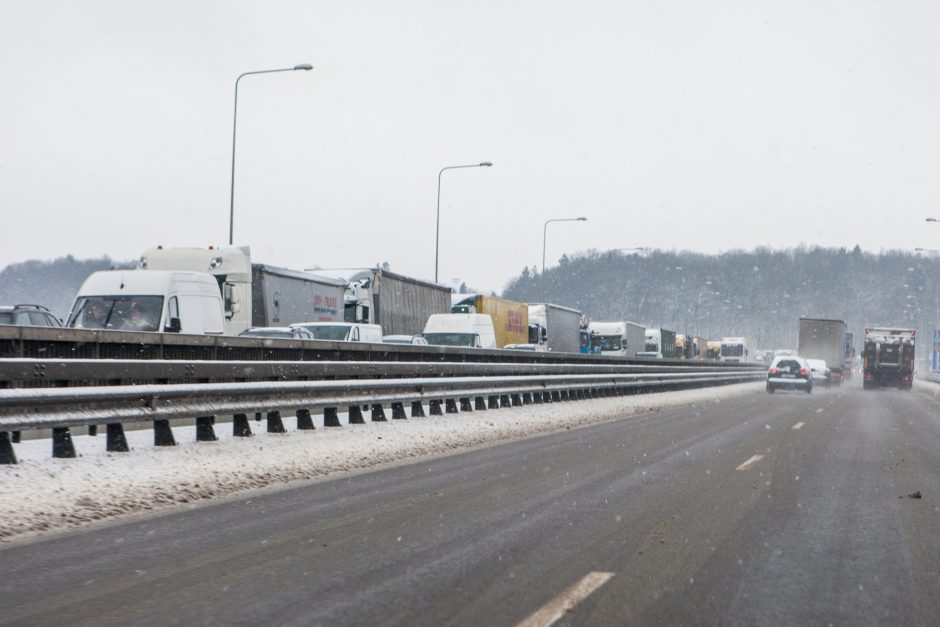 Dėl masinės avarijos Vakariniame aplinkkelyje buvo uždarytas eismas