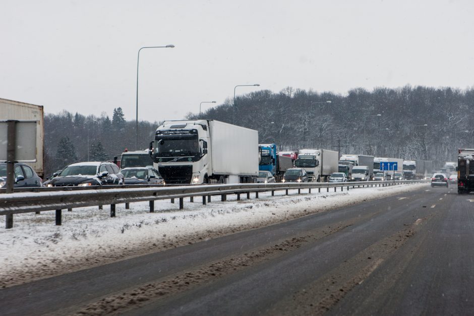 Dėl masinės avarijos Vakariniame aplinkkelyje buvo uždarytas eismas