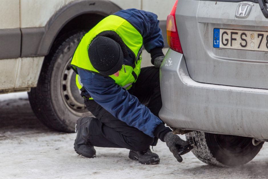 Kaune tikrino mašinų padangas: su kai kuriomis avarijos išvengti beveik neįmanoma