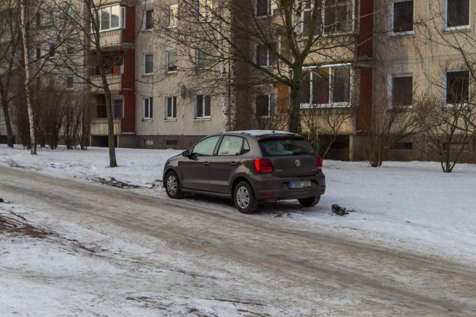 Taip automobilį statote bei problemos nematote ir jūs? Policija turi blogų žinių