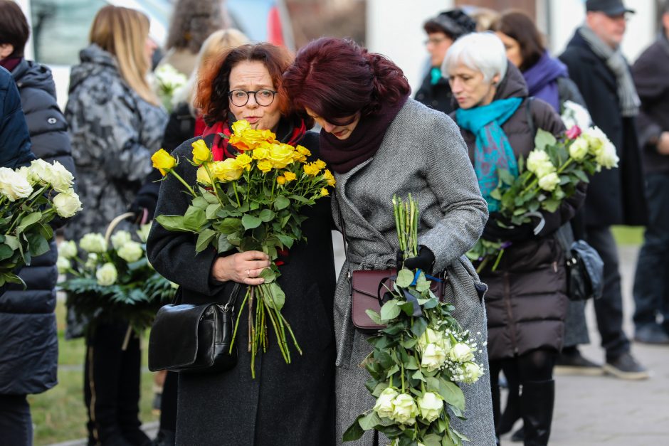 Poetas K. Navakas išlydimas į paskutinę kelionę