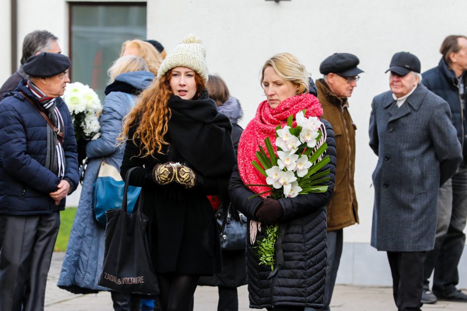 Poetas K. Navakas išlydimas į paskutinę kelionę