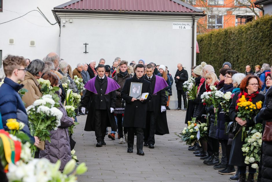 Poetas K. Navakas išlydimas į paskutinę kelionę