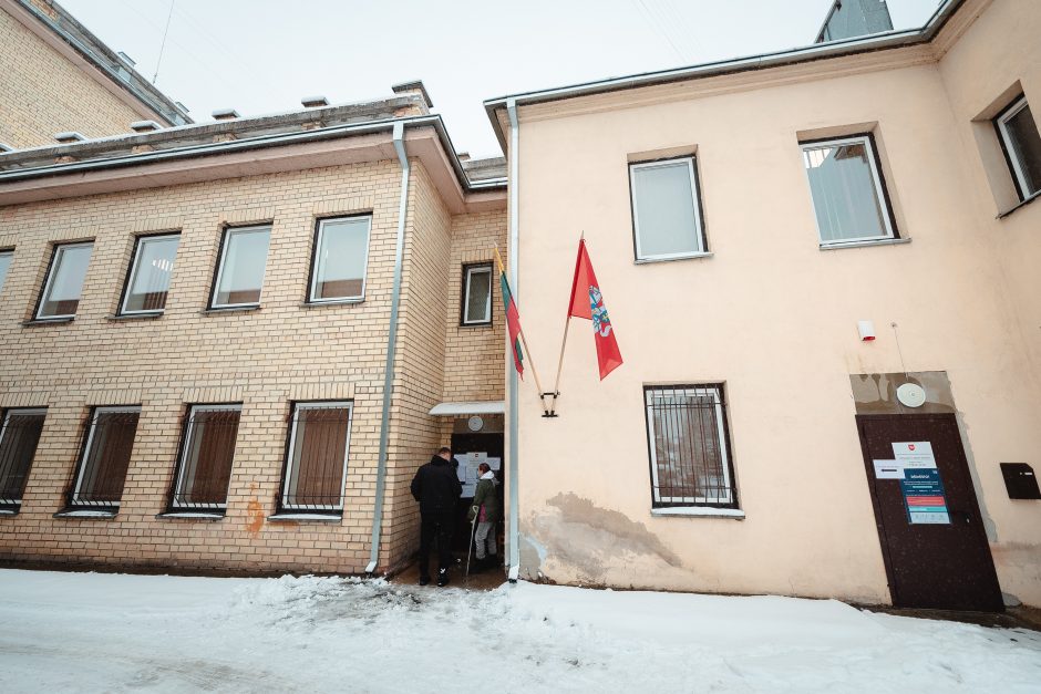 Už žmogžudystę kalėjęs benamis bandė padegti Šančių seniūniją su visais jos darbuotojais