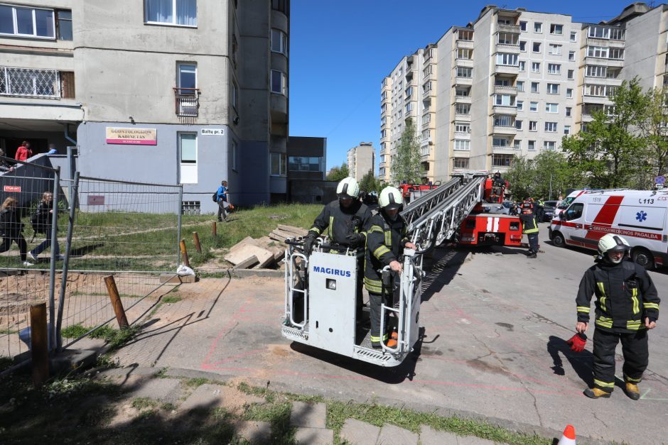 Gaisro Šilainių daugiabutyje mįslė peradresuota policijai: padegimą įtaria ne tik ugniagesiai