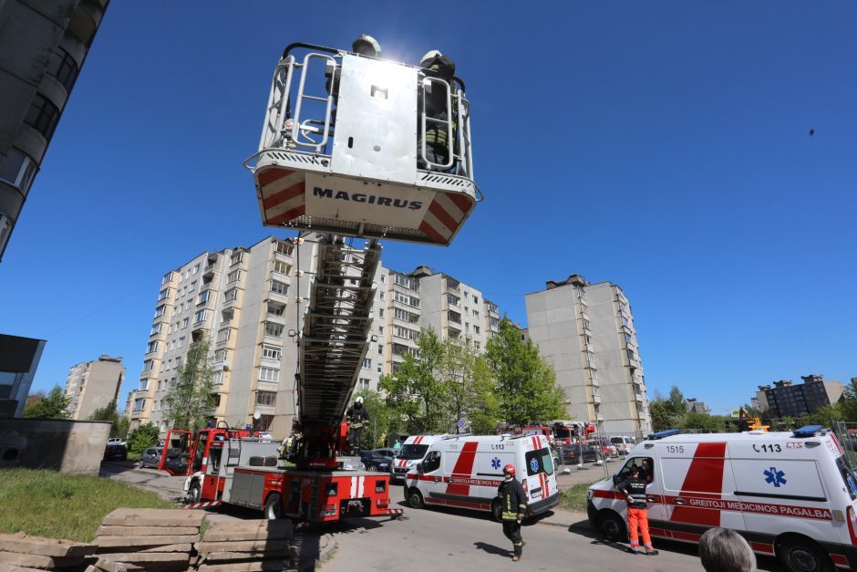 Gaisro Šilainių daugiabutyje mįslė peradresuota policijai: padegimą įtaria ne tik ugniagesiai