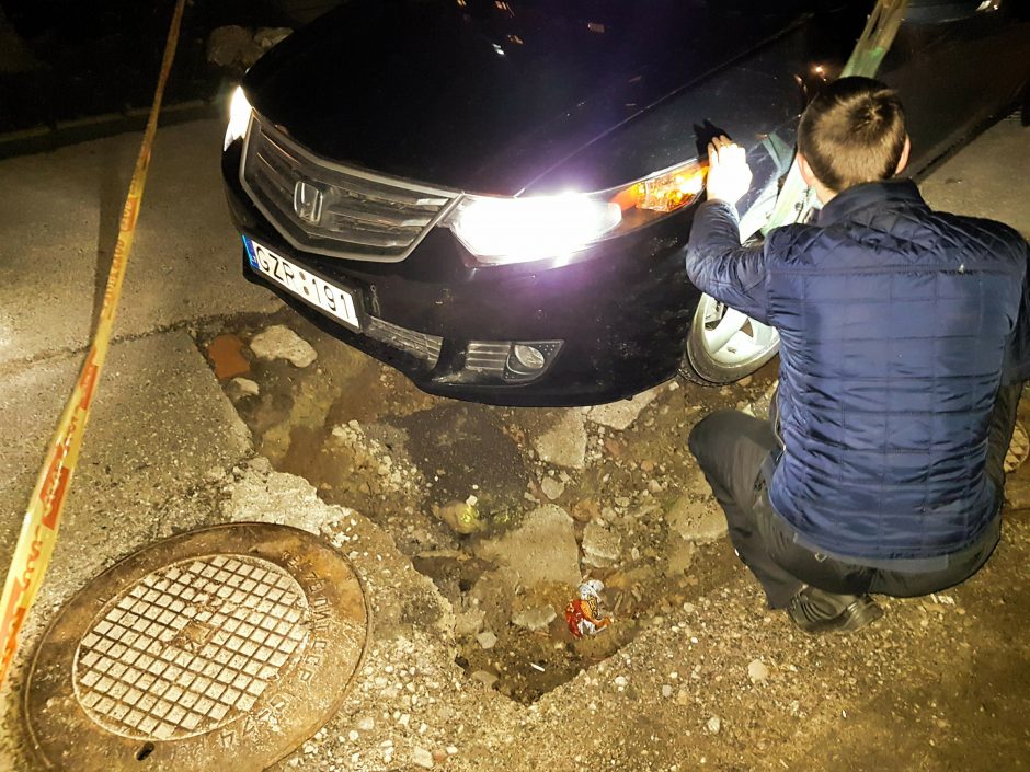 Viename Kauno kiemų – spąstai vairuotojams: įkliuvo jau antras automobilis