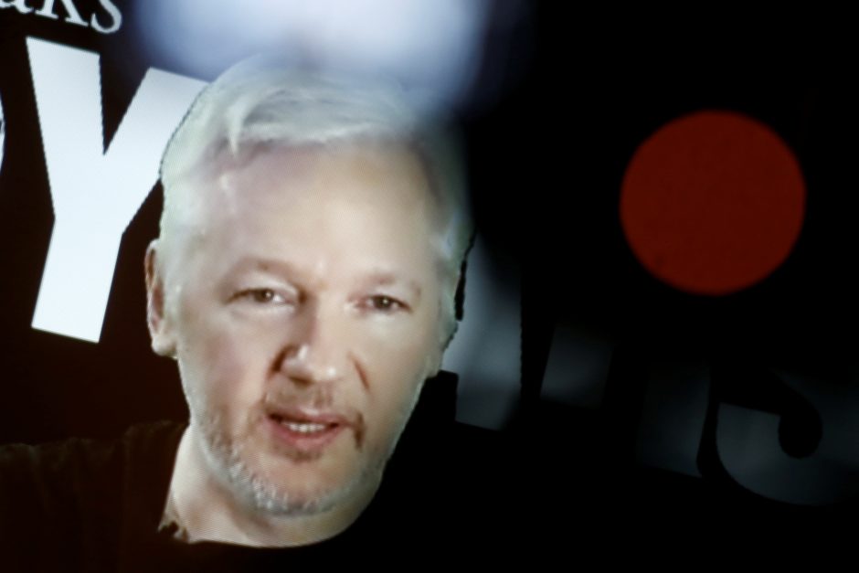 „WikiLeaks“ įkūrėjas atskirtas nuo interneto prieigos