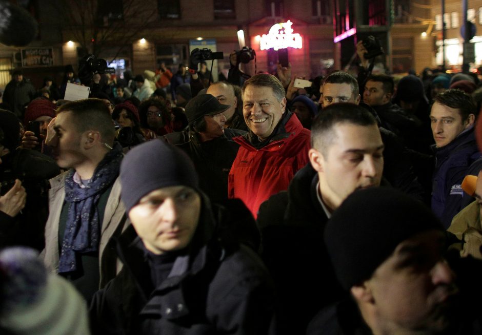 Dėl korumpuotų politikų paleidimo Romunijoje protestavo ir prezidentas