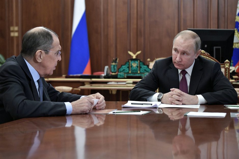 V. Putinas: Maskva įšaldo dalyvavimą INF sutartyje ir imasi kurti naujas raketas